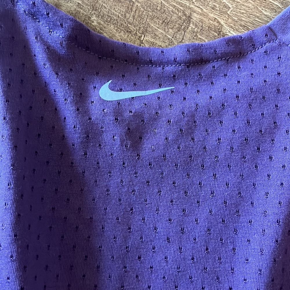 Great condition womens Nike long sleeve shirt. Size medium. - Picture 6 of 6